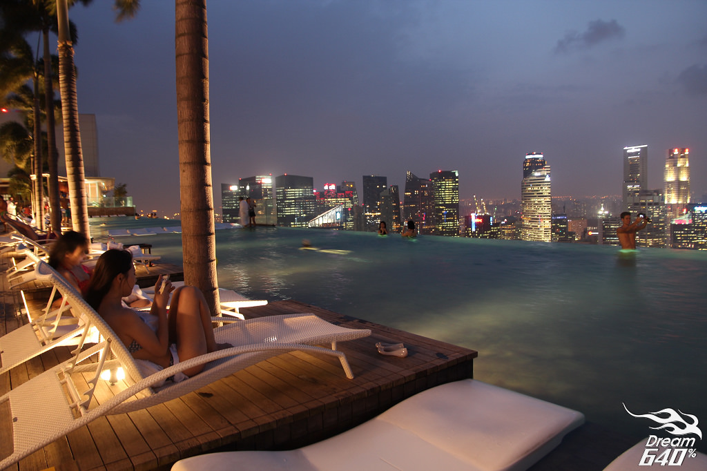 [新加坡自助] 漂浮在百萬夜景的頂端。金沙酒店無邊際泳池