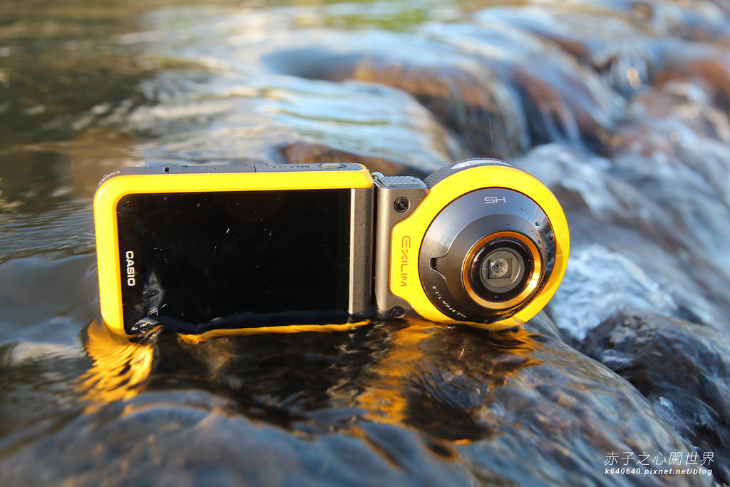 CASIO FR100-變形金剛版防水相機！廣角、高畫質清晰捕捉戶外運動的創意視角